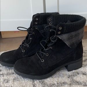 Lace up boot